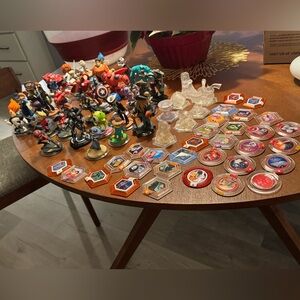 Disney infinity lot of 78 pieces